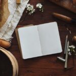 Jak ozdobić zeszyt: inspiracje i techniki dekoracyjne dla każdego